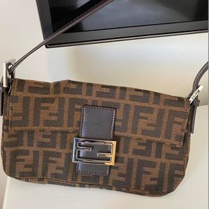 Luxury brown fashion baguette bag